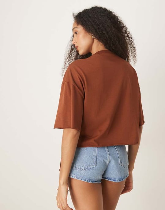 ASOS DESIGN boxig kort t-shirt med fransdetaljer i choklad - Image 4