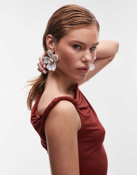 Topshop twistad top med en axel i rostbrun - Image 4