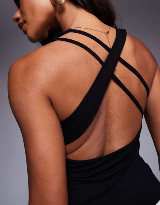 ASOS DESIGN cowl-top med asymmetrisk ryggremmadetalj i svart - Image 4