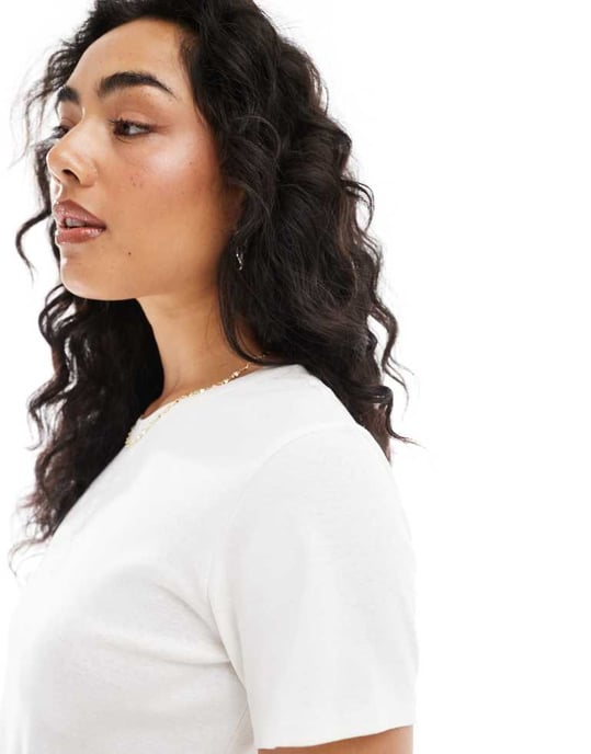 Monki krympt t-shirt i vitt - Image 2