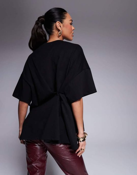 ASOS DESIGN t-shirt med knutdetalj bak i svart - Image 2