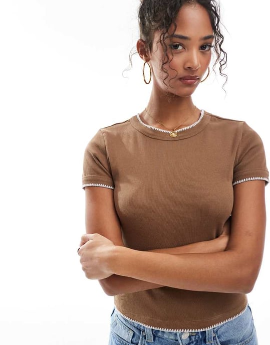 ASOS DESIGN babytee med bländstygsdetalj i brunt - Image 3