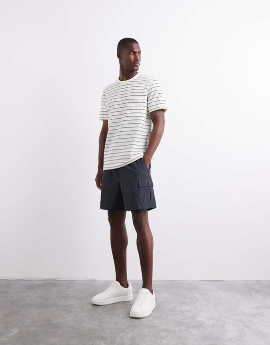 ARKET kortärmad t-shirt med ficka i vit och blå randig принт - Image 3