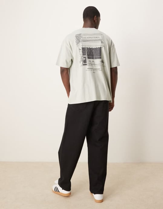 ASOS DESIG oversized t-shirt med scenisk grafik i grått - Image 4