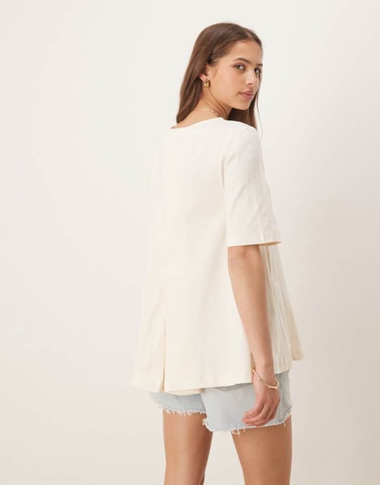 ASOS DESIGN plisserad fram trapeze t-shirt i vitt - Image 3