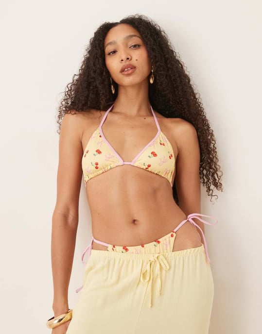 ASOS DESIGN Brielle fluga och körsbärstrykt snörning bikiniunderdel i gult - Image 3