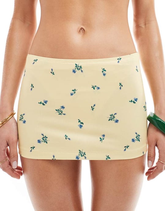 ASOS DESIGN bikinitop med kjol i smörmjölk med blommönster - Image 3