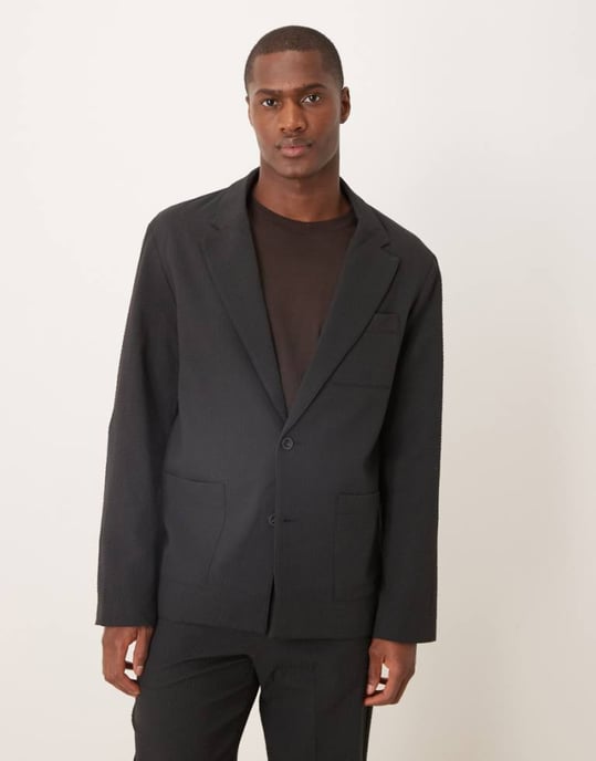 ASOS DESIGN regular kavaj i svart seersucker-tyg - Image 1