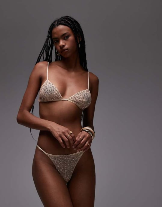ASOS DESIGN Avril premium paljett- och pärlprydd tanga i guld - GULD - Image 1