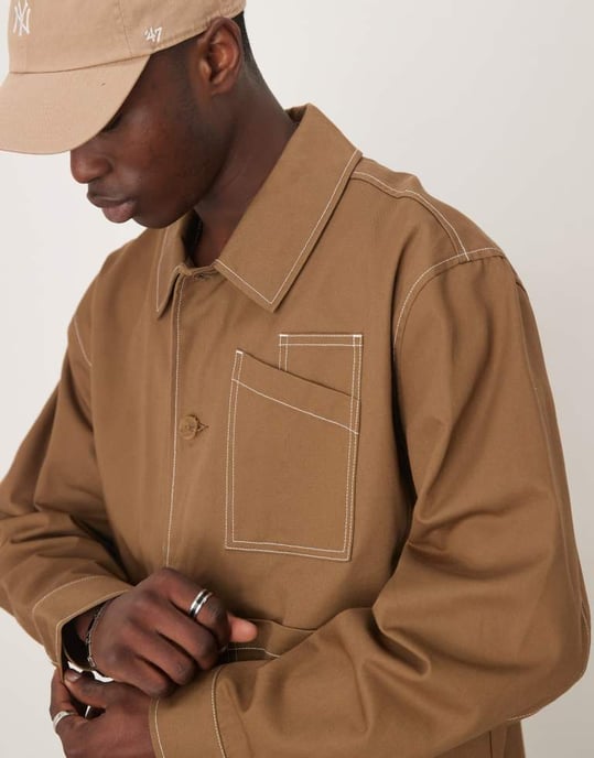 ASOS DESIGN boxig oversized arbetarskjorta med kontrastsöm i tan - Image 2