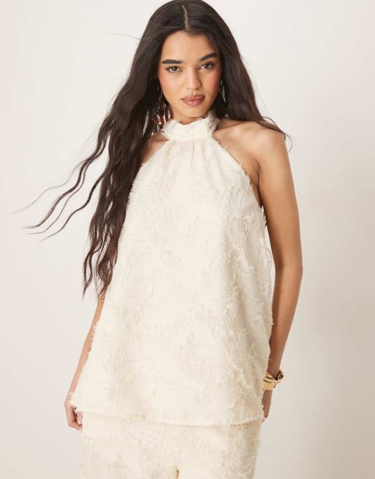 ASOS DESIGN skräddarsydd texturerad halterneck-topp matchande i smörmjölk - Image 2