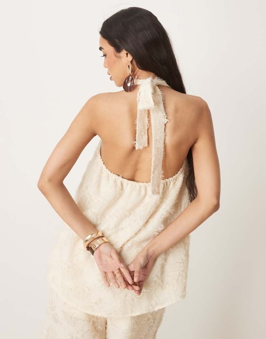 ASOS DESIGN skräddarsydd texturerad halterneck-topp matchande i smörmjölk - Image 4