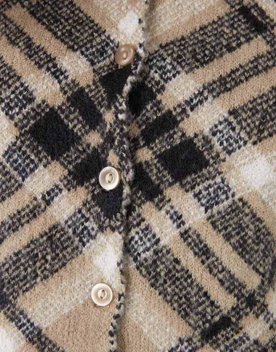COLLUSION fluffig stickad krympt cardigan i rutigt - Image 4