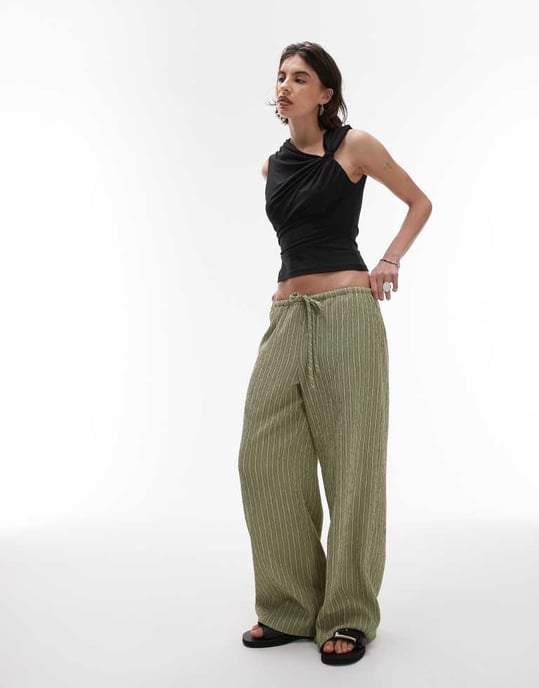Topshop knutaxeltröja i svart - Image 2