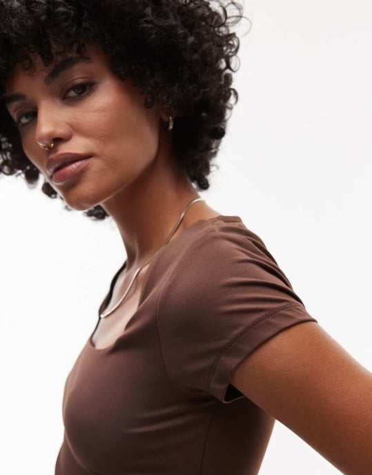 Topshop slinky topp med cap ärm i chokladbrun - Image 3