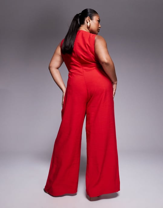 ASOS DESIGN Curve vikfront cut-out jumpsuit med spänne i rött - Image 3