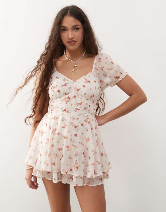 Miss Selfridge chiffong rara mini jumpsuit i rosa rosformattryk - Image 2