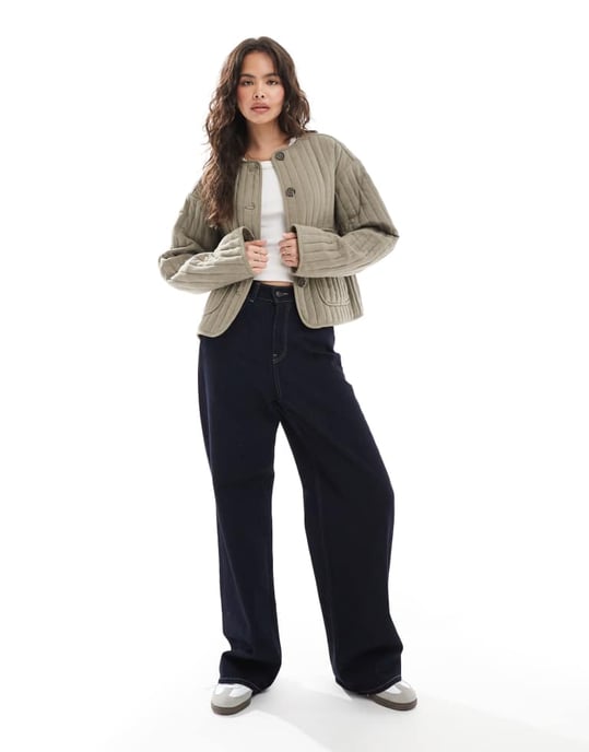 ASOS DESIGN linne kort kragefri vadderad jacka i khaki - Image 3