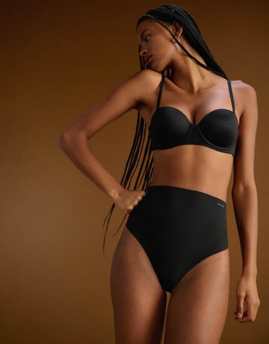 Calvin Klein Shapewear skulpterad stay put nätstring i svart - Image 1
