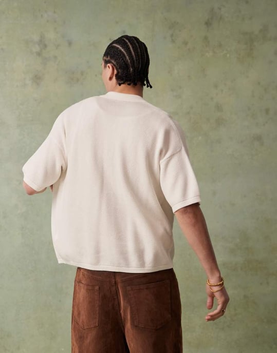 ASOS DESIGN avslappnad stickad polo med knappar och blommig broderi i ecru - Image 2
