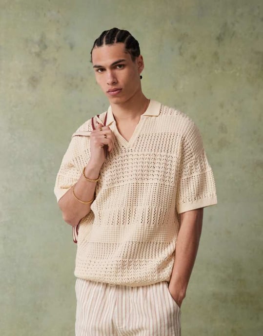 ASOS DESIGN avslappnad virkad stickad polo med urtagning i ecru - Image 1