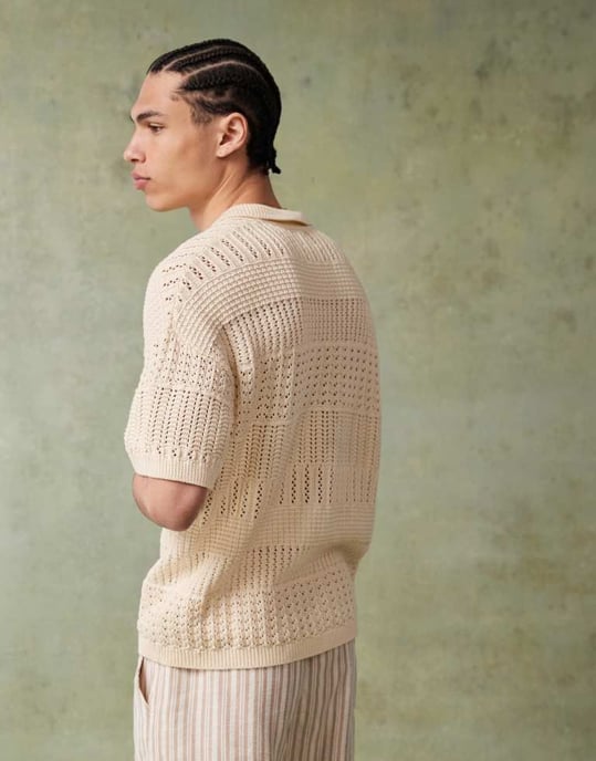 ASOS DESIGN avslappnad virkad stickad polo med urtagning i ecru - Image 4