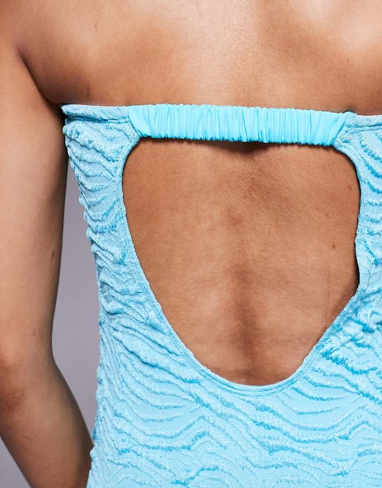 ASOS DESIGN Lång Maria strukturerad bandeau baddräkt i turkos - Image 3