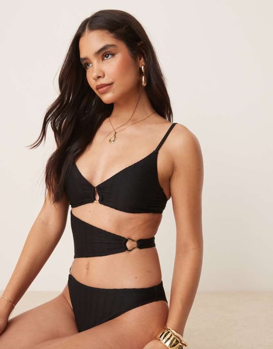 Abercrombie & Fitch baddräkt med skuren ringdetalj i svart - Image 4