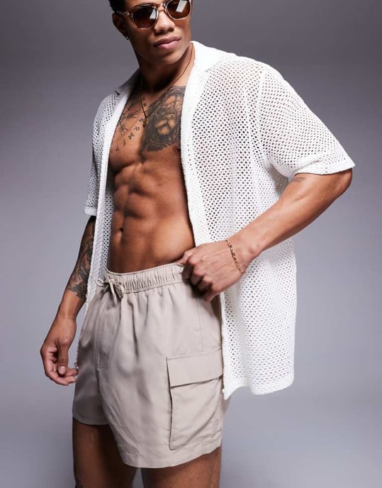 ASOS DESIGN badshorts i kort längd med cargo-fickor i stenbeige - Image 2