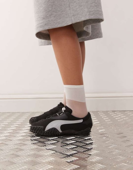 Puma Mostro sneakers i svart och silver - Image 3
