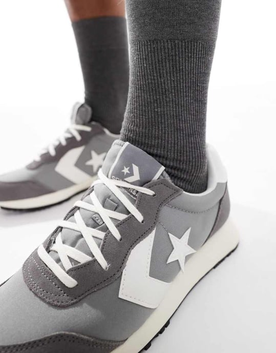 Converse Omega Sneakers i grått - Image 3