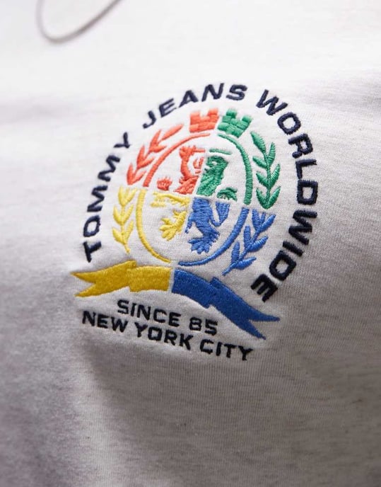 Tommy Jeans colourful crest logo t-shirt in oat marl - Image 3
