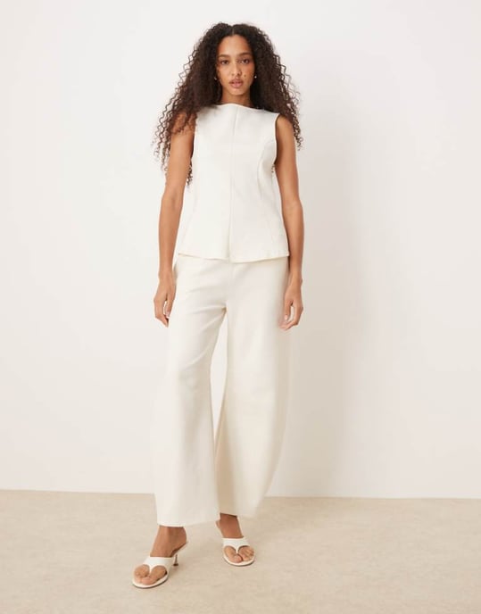 ASOS DESIGN interlock co-ord barrel leg jogger i kokosmjölk - Image 1