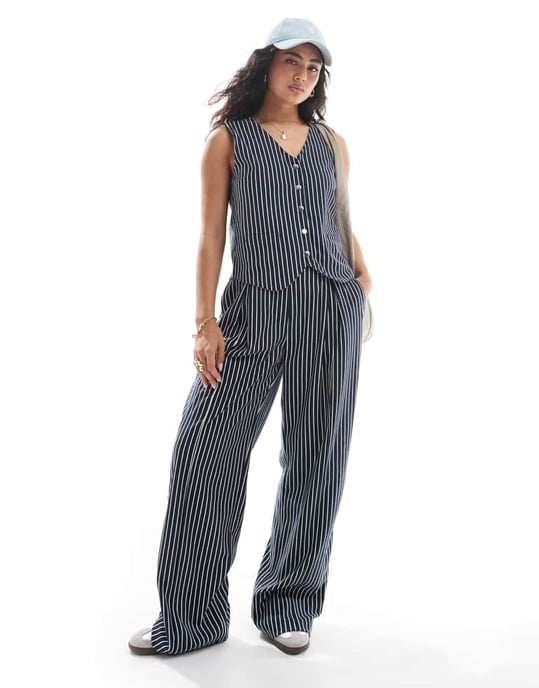 ASOS DESIGN väst i randig stil - Image 2