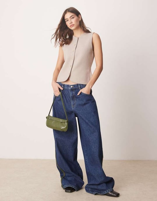 Abercrombie & Fitch högkrage knapplång stickad väst i taupe - Image 3