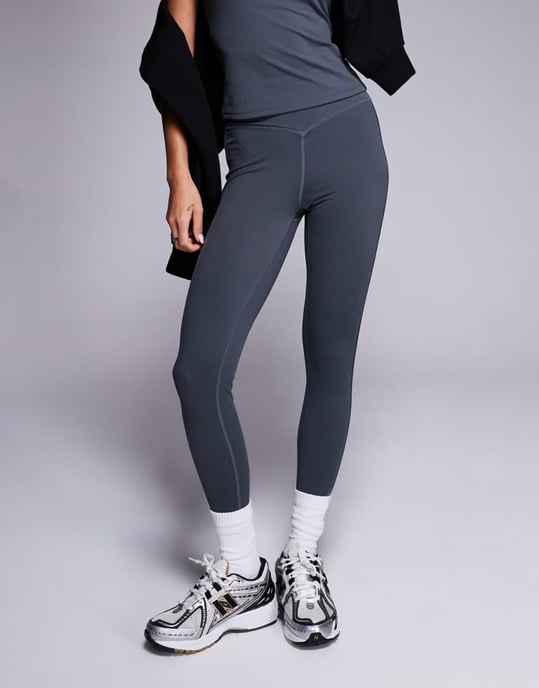 Couture Club co-ord skulpterande stretch crossover midjeband leggings i kolgrå - Image 4