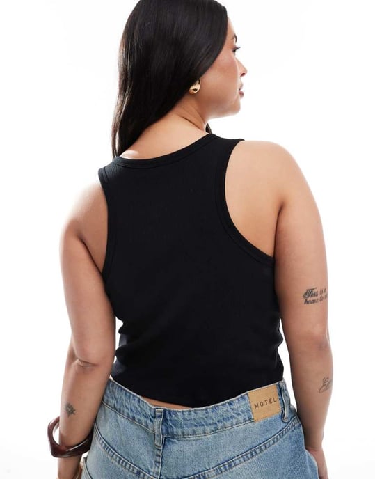 ONLY Curve inbyggd bh ribbad linne i svart - Image 4
