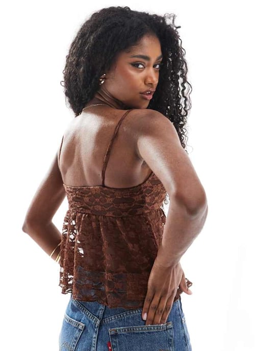 Miss Selfridge spets satinbanddetalj peplum cami topp i choklad - Image 4