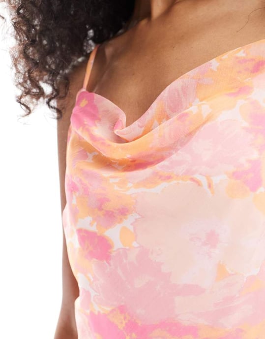 Vero Moda Smilla blus med halsringning i rosa suddig blommönster - Image 4