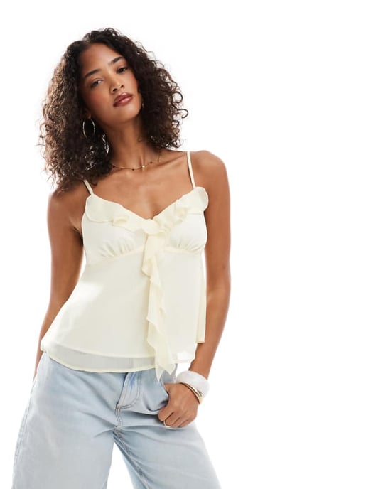 Miss Selfridge chiffong volang topp i smörmjölk - Image 1