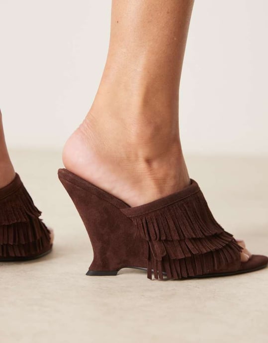ASOS DESIGN Tizzy äkta mocka fransiga kilklackar i choklad - Image 4