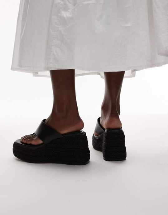 Topshop Heidi tårem sandal med kilklack i svart - Image 4