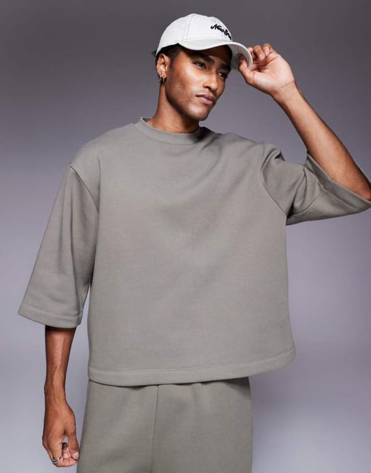 ASOS DESIGN avslappnad 3/4-ärmad sweatshirt i khaki - Image 1