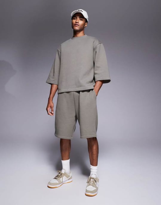 ASOS DESIGN avslappnad 3/4-ärmad sweatshirt i khaki - Image 4