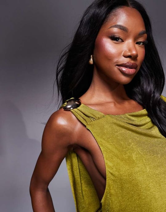 ASOS DESIGN ärmlös maxiklänning med djup cowl-bak och kantdetaljer i grön - Image 4