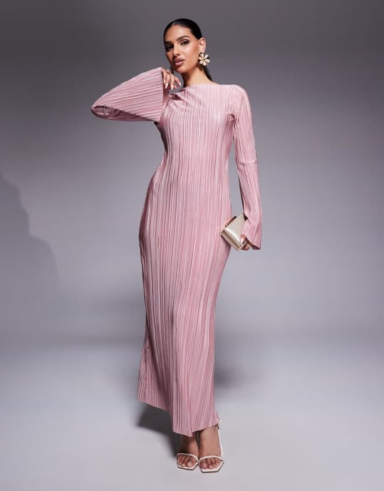 ASOS DESIGN maxi klänning med låg rygg och plisserade detaljer samt änglavingar i ljus rosa - Image 1