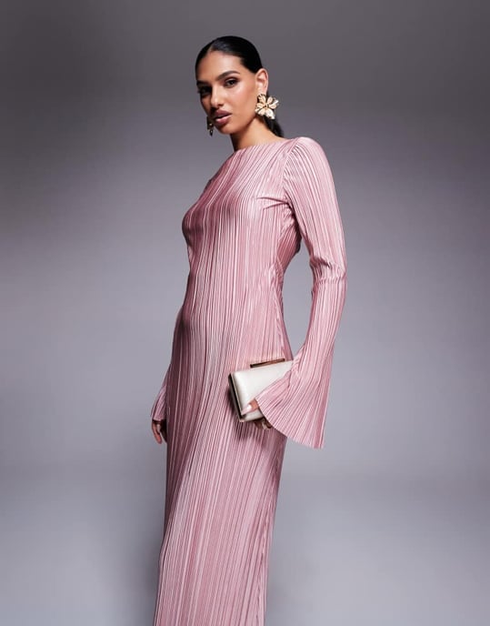 ASOS DESIGN maxi klänning med låg rygg och plisserade detaljer samt änglavingar i ljus rosa - Image 3