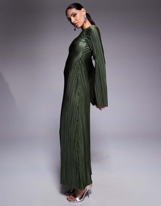 ASOS DESIGN maxiklänning med låg rygg och plissering samt änglavingar i mjuk khaki - Image 3
