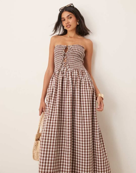 ASOS DESIGN rynkad bandeau maxiklänning med knyt framtill i chokladrutigt mönster - Image 4