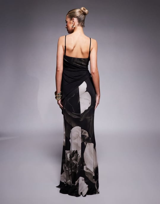 ASOS DESIGN asymmetrisk halsringning maxiklänning med spliced drapering i överdimensionerat blommönster - Image 4